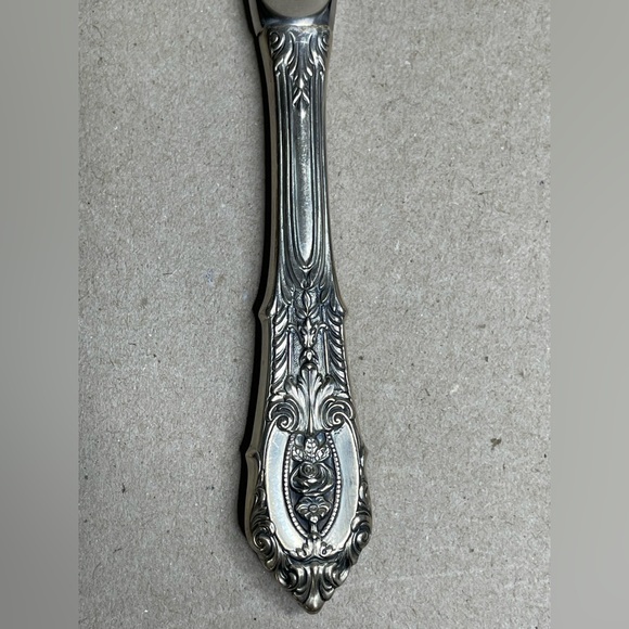 Rose Point Sterling Handle 1934 Butter Spreader  6 1/4 Wallace Silversmiths - Picture 5 of 6